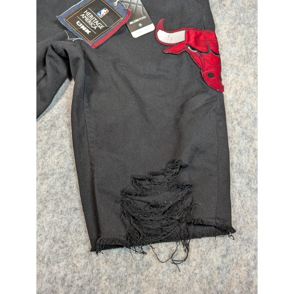 NBA UNK Mens Jeans Chicago Bulls Embroidered Y2K Shorts Black W34 Patches NWT - Picture 4 of 14